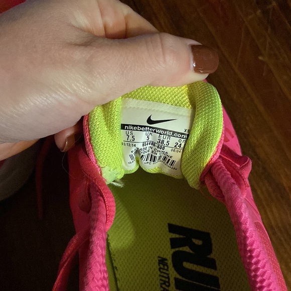 Gently Used Pink Nike Running Shoes Size 7.5 - Picture 5 of 5